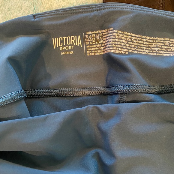 4 pairs of Victoria Sport leggings. - Picture 3 of 5